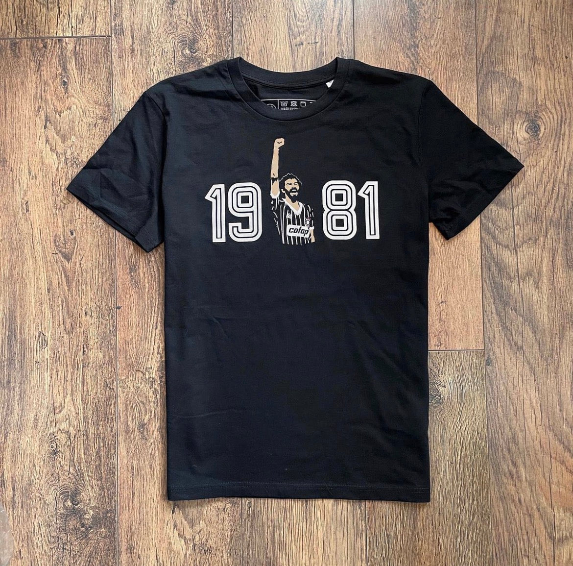 The North Curve Socrates '81 Tee - Black